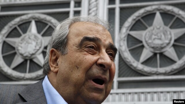 Prominent Syrian opposition activist Michel Kilo talks to the media after a meeting with Russia's Foreign Minister Sergei Lavrov in front of the Foreign Ministry headquarters in Moscow, July 9, 2012. 