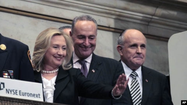 Secretary of State Hillary Clinton, (L) Sen. Charles Schumer (D-NY) and former New York Mayor Rudy Giuliani (R) participate in the opening bell ceremonies of the New York Stock Exchange, September 9, 2011. The New York Stock Exchange held ceremonies to ma