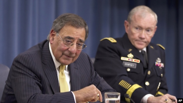 Defense Secretary Leon Panetta and Joint Chiefs Chairman Gen. Martin Dempsey take part in a news conference at the Pentagon in Washington (file photo).