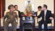 Choe Ryong Hae (kiri) utusan khusus Korea Utara melakukan pembicaraan dengan Wang Jiarui pejabat Partai Komunis China di Beijing hari Rabu (22/5). 