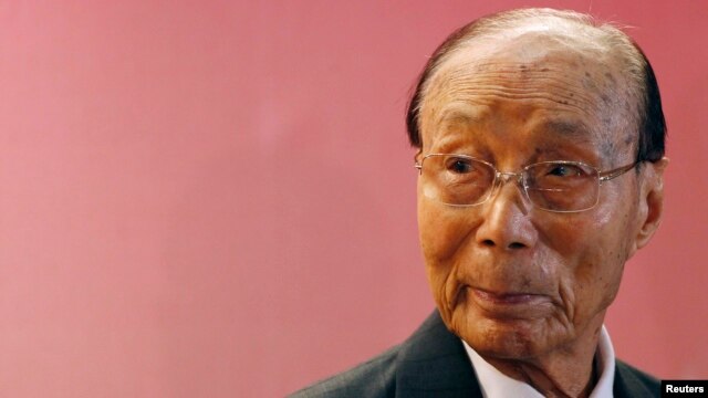 FILE - Hong Kong tycoon Run Run Shaw attends the Run Run Shaw prize presentation ceremony in Hong Kong, Sept. 28, 2010.