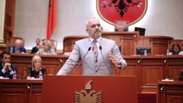 Parlamenti rrëzon dekretet e Presidentit Nishani