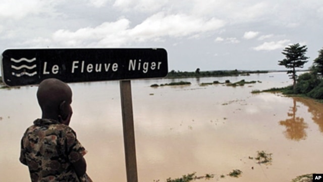 A Nigerois boy looking at the Niger River near Zinder. Aid agency Oxfam warns of a 'double disaster' for millions of people in Niger where heavy rains and flooding are compounding food shortages caused by a prolonged drought, 17 Aug 2010