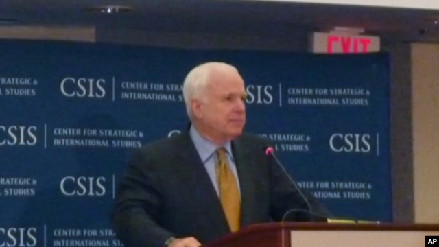  Thượng Nghị sĩ John McCain phát biểu tại cuộc hội thảo của Viện Nghiên cứu các vấn đề chiến lược và quốc tế (CSIS) ở Washington, ngày 14/5/2012