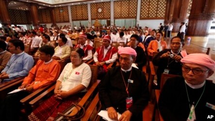 ႏိုင္ငံေရးပါတီဝင္မ်ားနဲ႔ သမၼတဦးသိန္းစိန္တို႔ ေတါ႔ဆံုပဲြ။ (မတ္ ၃၀၊ ၂၀၁၄)