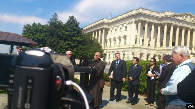 Họp báo về tình hình nhân quyền Việt Nam tại trụ sở Quốc hội Hoa Kỳ ngày 10/4/2013.