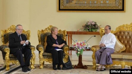 The Elders အဖြဲ႔ကို ျမန္မာသမၼတဦးသိန္းစိန္ လက္ခံေတြ႔ဆံုႏႈတ္ဆက္ေနစဥ္ (ဓာတ္ပံု - ျမန္မာသမၼတ႐ံုး၀ပ္ဆုိဒ္)