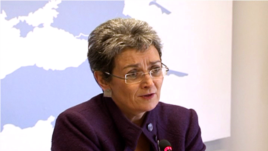 Lunacek: Serbia të shpërbëjë strukturat në veri të Kosovës