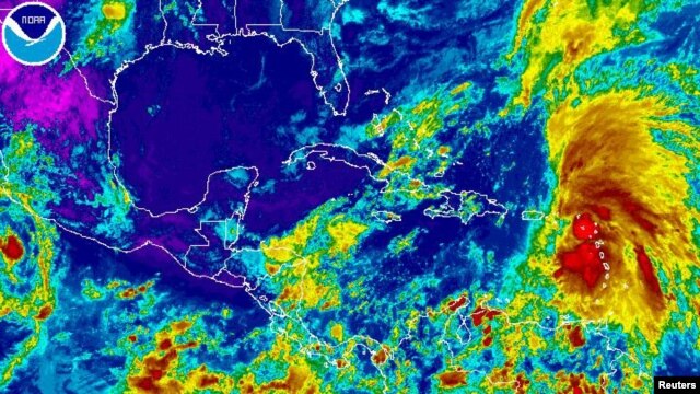  Tormenta Tropical Rafael se mueve lentamente en el este del mar Caribe. Foto NASA