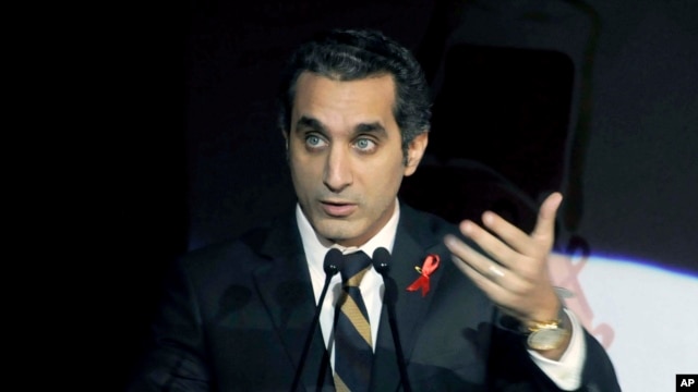 Egyptian TV host Bassem Youssef addresses attendants at a gala dinner party in Cairo, Dec. 8, 2013.