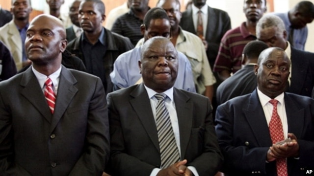 Morgan Tsvangirai (C) Arthur Mutumbaru (L) and Gibson Sibanda (R),  27 March 2007 (file photo)