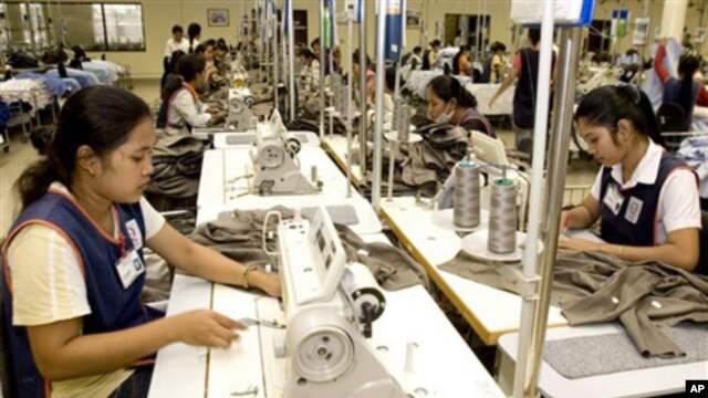 Công nghiệp dệt may của Campuchia là nguồn thu nhập ngoại tệ chủ yếu của nước này.