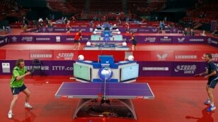 Các tay vợt từ khắp thế giới tranh tài tại sân vận động Bercy tại Paris, ngày 12/4/2013