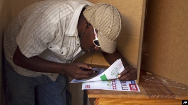 A man prepares to cast his vote at a voting station in Croix des Bouquets just outside of Port au Prince, 28 Nov 2010