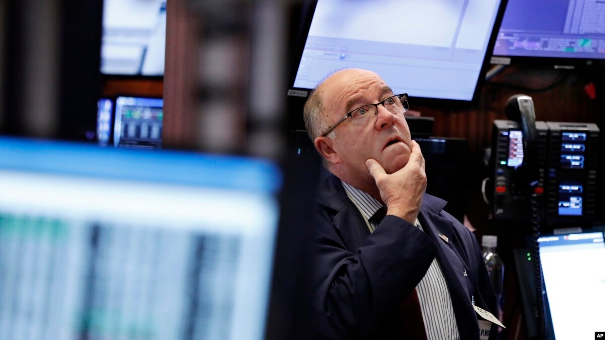Wall Street abre a la baja ante temor por desaceleración de la economía global