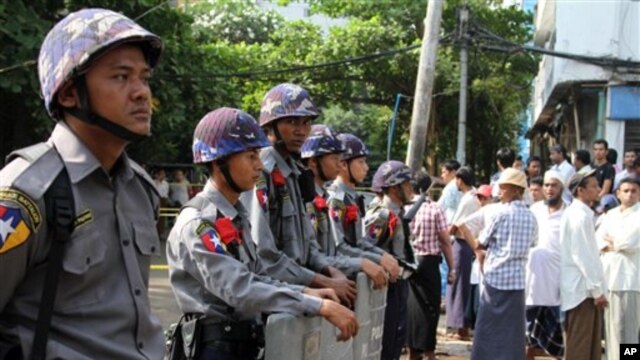 ရန္ကုန္ဗလီေက်ာင္းတခု မီးေလာင္မႈျဖစ္ၿပီးေနာက္ လံုၿခံဳေရး တင္းတင္းက်ပ္က်ပ္ ခ်ထား (၂ ဧၿပီလ ၂၀၁၃)