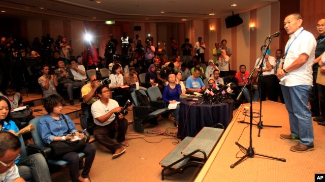 Tổng Giám đốc Malaysia Airlines, Ahmad Jauhari Yahyain, phát biểu trong 1 cuộc họp báo tại 1 khách sạn ở Sepang, bên ngoài Kuala Lumpur, Malaysia, 8/3/2014