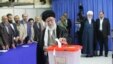 Kizigenza w'igihugu ca Iran Ayatollah Ali Khamenei ariko aratora mu matora y'umukuru w'igihugu kw'igenekerezo rya 14 ry'ukwezi kwa gatandatu