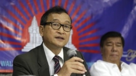Cambodian opposition leader Sam Rainsy, left, who is currently living in exile in France, talks about the opposition's plans for next year's elections in Cambodia during the launching of the International Parliamentary Committee for Democratic Elections in Cambodia with Philippine Sen. Franklin Drilon, file photo. 