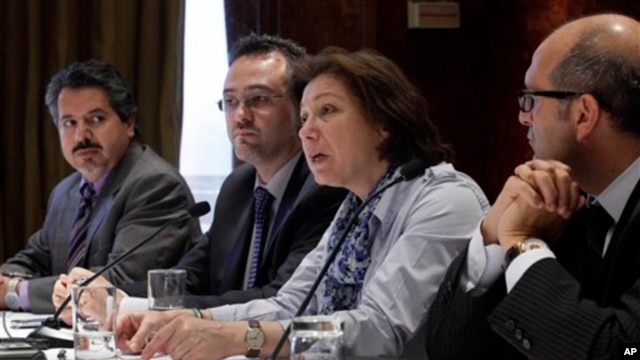 Najib Ghadbian, far left, with Bassma Kodmani, center, hold news conference of Syrian National Council members, New York, July 17, 2012.
