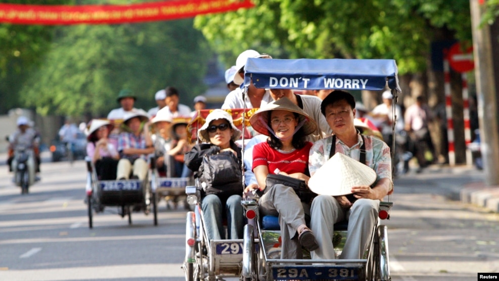 Hơn 1,2 triệu khách du lịch Trung Quốc đã tới thăm Việt Nam, và có thể vượt mức 2 triệu lượt trong toàn năm 2016, mức cao nhất từ trước tới nay.