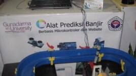Alat Prediksi Banjir berbasis Mikrokontroler dan Website karya mahasiswa Universitas Gunadarma dalam ajang PRJ.
