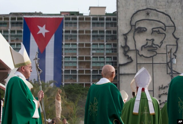 Pope Francis holds his pastoral staff as he arrives to celebrate Mass at Revolution Plaza in Havana, Cuba, where a sculpture of revolutionary hero Ernesto 