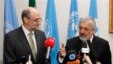 Wakil Dirjen dan Kepala Departemen Keamanan IAEA, Herman Nackaerts (kiri) dan Dubes Iran untuk IAEA, Ali Asghar Soltanieh dalam konferensi pers di Vienna, Austia (15/5). Menurut IAEA, Iran telah membangun reaktor yang merupakan alternatif untuk menyediakan bahan untuk bom nuklir.