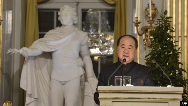 Mo Yan speaks at the Royal Swedish Academy in Stockholm December 7, 2012.