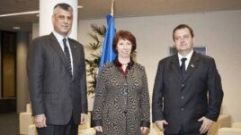 Kosovski premijer Hašim Tači, visoka predstavnica EU Ketrin Ešton i premijer Srbije Ivica Dačić nakon pregovora u Briselu