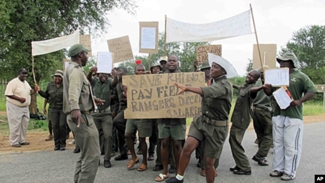 Park rangers protest for better pay outside Kruger National Park, February 6, 2012.