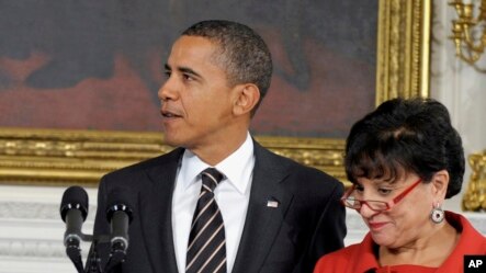 အေမရိကန္သမၼတ Obama နဲ႔ ကန္-ကူးသန္းေရာင္းဝယ္ေရး ဝန္ႀကီး Penny Pritzker။ 