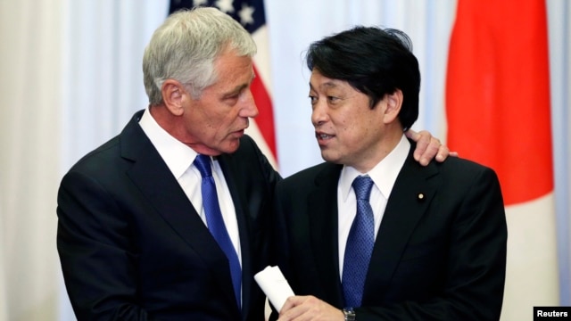 Bộ trưởng Quốc phòng Mỹ Chuck Hagel và Bộ trưởng Quốc phòng Nhật Bản Itsunori Onodera tại Tokyo, ngày 5/4/2014.