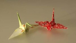 Origami, ketrampilan melipat kertas yang untuk sejumlah orang bisa menjadi cara penyembuh depresi.