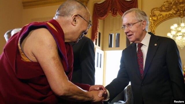 Harry Reid, líder de la mayoría del Senado, dijo que el Dalai Lama le hizo recordar lo peligroso que permitir el avance del cambio climático.