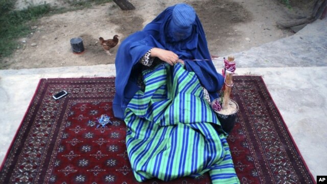 Tikuvchi ayol, Mozori Sharif