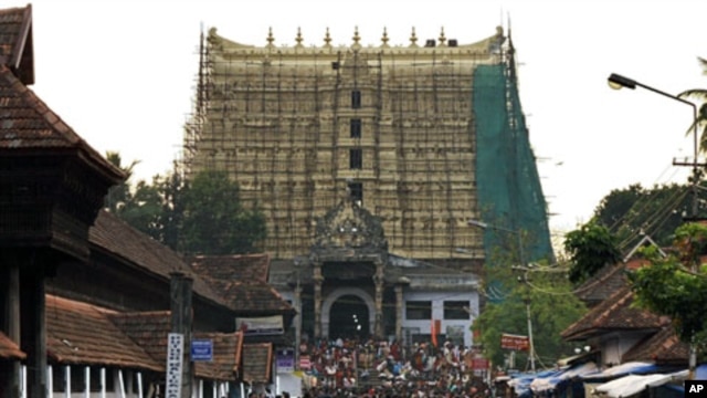 Devotees throng to Sree Padmanabhaswamy temple after offering prayers in Thiruvananthapuram, capital of the southern Indian state of Kerala  (File)