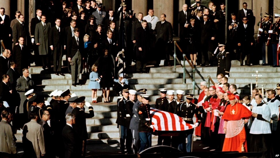 Tiêu điểm - Toàn cảnh vụ ám sát và tang lễ của tổng thống Kennedy (Hình 18).
