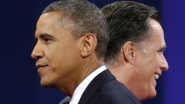 Los candidatos Barack Obama y Mitt Romney se pelean también por el apoyo de la prensa.