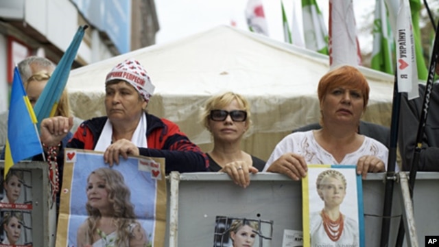 Pro-Tymoshenko demonstrators in Kyiv, Aug 15, 2011