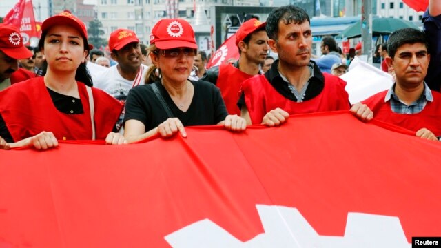 Members of trade unions chant slogans against Turkey's Prime Minister Tayyip Erdogan as they march on Taksim Square in Istanbul, June 5, 2013. 