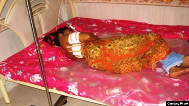 An unidentified garment worker lying on a hospital bed with multiple gunshot wounds to her back. Courtesy of Licadho. 