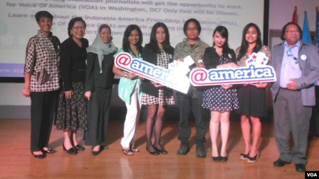 Konferensi Pers PPIA-VOA Broadcasting Fellowship 2012 di @america, Jakarta.