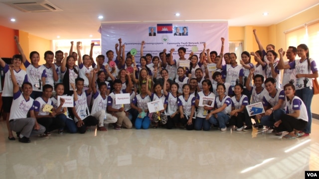 Community Youth Network at the annual reflection workshop on “Result and Role of CYN in Raising Awareness on Safe Migration and Prevention of Human Trafficking in Cambodia” on June 12, 2015, Phnom Penh. (Nov Povleakhena/VOA Khmer)