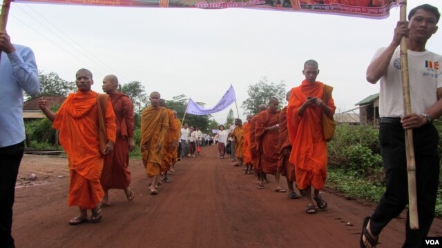 អ្នក​ចូលរួម​ប្រហែល​២០០​នាក់ ​មាន​ពលរដ្ឋ​ខ្មែរ​មកពី​ក្រុង​ភ្នំពេញ​និង​នៅ​មូលដ្ឋាន ​ពលរដ្ឋ​ខ្មែរ​ឥស្លាម ​ពលរដ្ឋ​ថៃ​ចំនួន​៩​នាក់ ​និង​ចិន​ចំនួន​២​នាក់​ដែល​គោរព​សាសនាព្រះពុទ្ធ​ សាសនា​ឥស្លាម​ គ្រឹស្ត​សាសនា​និង​សាសនា​តៅ។