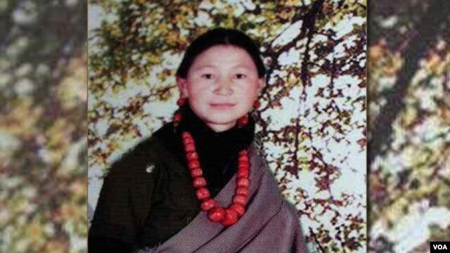 Dolkar Tso in traditional dress
