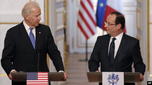 Joe Biden, vicepresidente de EE.UU. participa de una conferencia de prensa con el presidente de Francia, Francois Hollande.