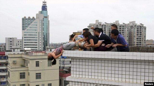 En los últimos años, la tasa de suicidio aumentó un 60% en algunos países de Europa y Asia.
