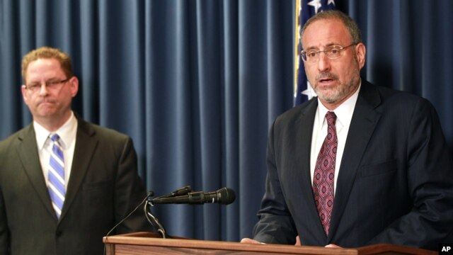 United States Attorney Andrew Luger, right, and FBI special agent Richard Thornton explain the criminal complaint charging six Minnesota men with terrorism at a news conference in Minneapolis, April 20, 2015.