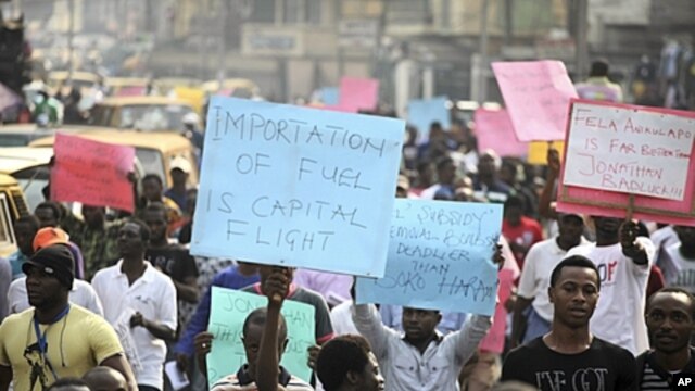 Protesters hold placards, shout slogans on Ikorodu road in Nigeria's commercial capital, Lagos, January 3, 2012.